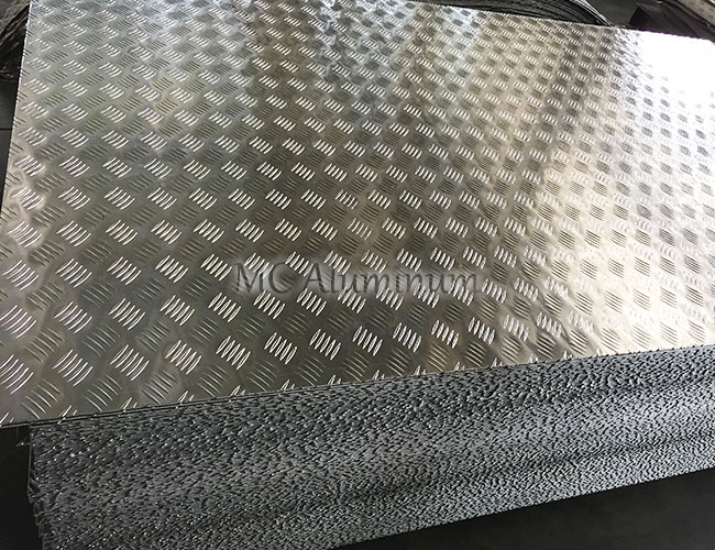 Comparison between patterned aluminum sheet and ordinary aluminum sheet -MC Aluminum