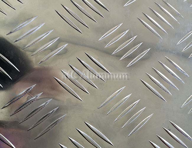 How much is a ton of 4mm thick patterned aluminum plate?